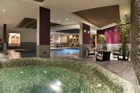 Chalet des Dolines, Montgenevre (self catered apartments) - Jacuzzi