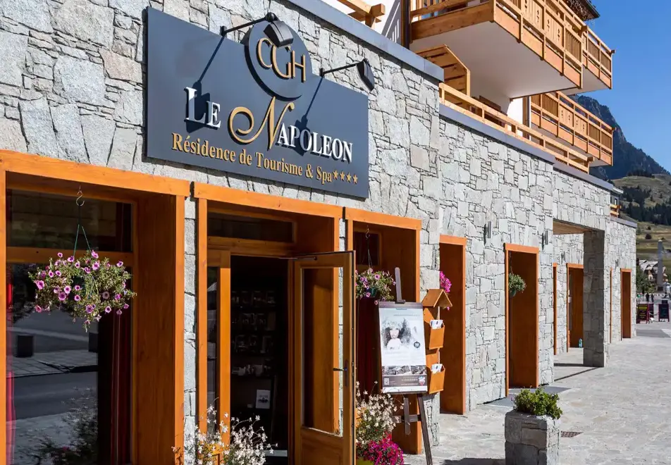 Le Napoleon, Montgenevre (self catered apartments) - Central Location