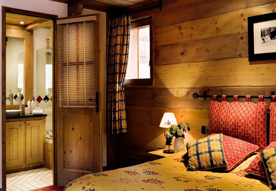 Le Nevada, Tignes Val Claret (self catered apartments) - Double Bedroom with ensuite