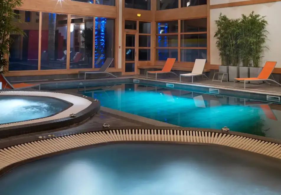 La Reine des Pres, Samoens (self catered apartments) - Indoor pool