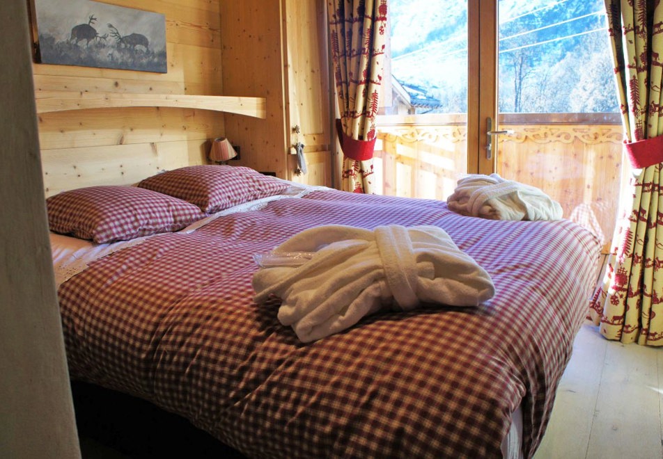 Chalet Rose, St Martin de Belleville (self catered chalet) - Double Bedroom