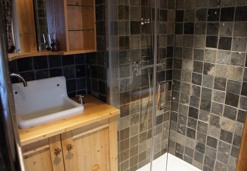 Chalet Rose, St Martin de Belleville (self catered chalet) - Shower Room