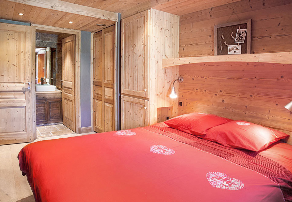 Chalet Violet, St Martin de Belleville (self catered chalet) - Double Bedroom