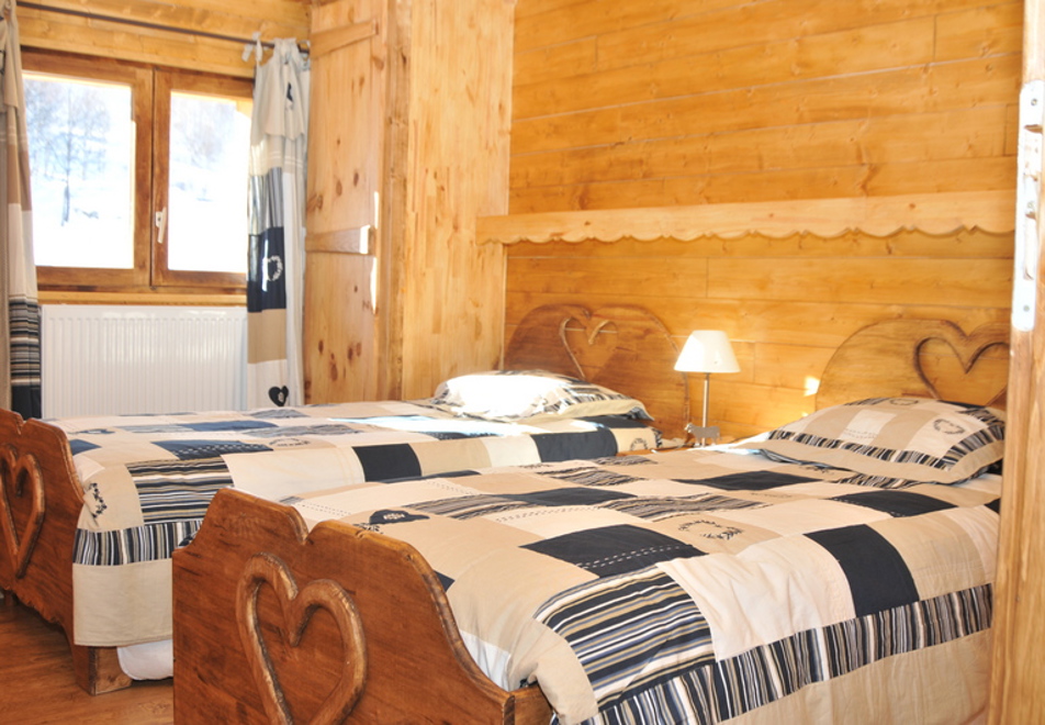 Chalet Mary, Les Deux Alpes (self catered chalet) - Twin Bedroom