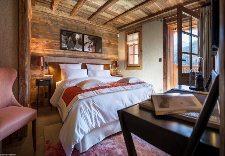 Chalet Julie, Grand Bornand (self catered chalet) - Double Bedroom with balcony