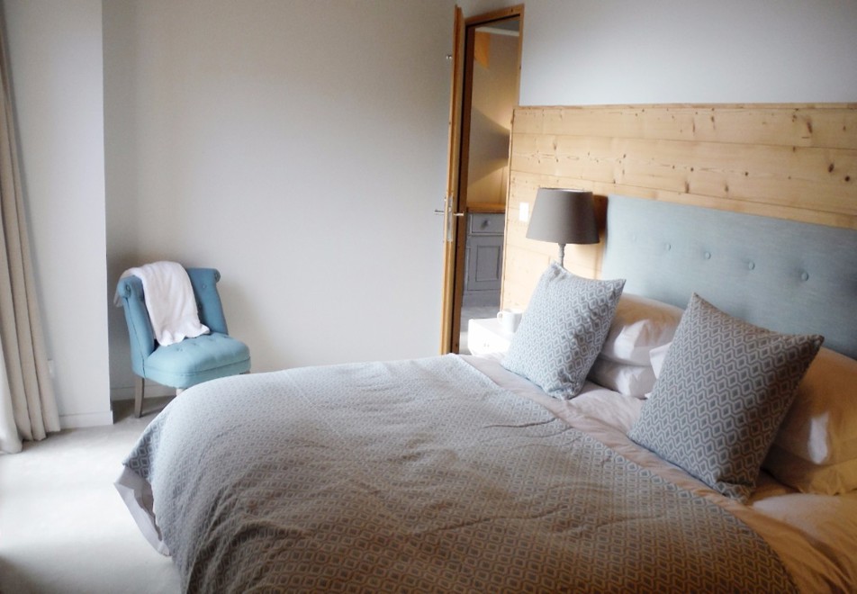 Chalet Gilbert, Vaujany (self catered apartment) - Bedroom