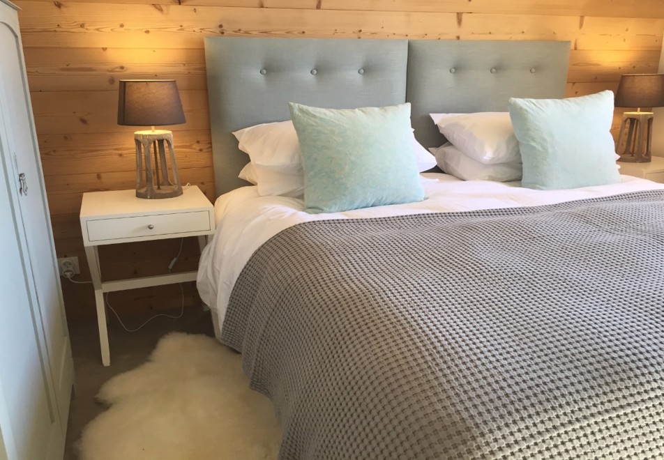 Le Petit Refuge, Vaujany (self catered apartment) - Double bedroom