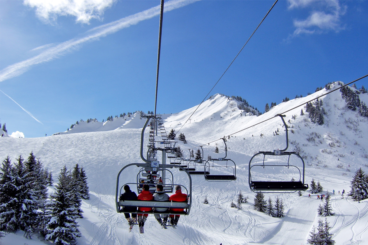 9 Ski Resorts Close to Geneva Skiing Near Geneva Peak Retreats