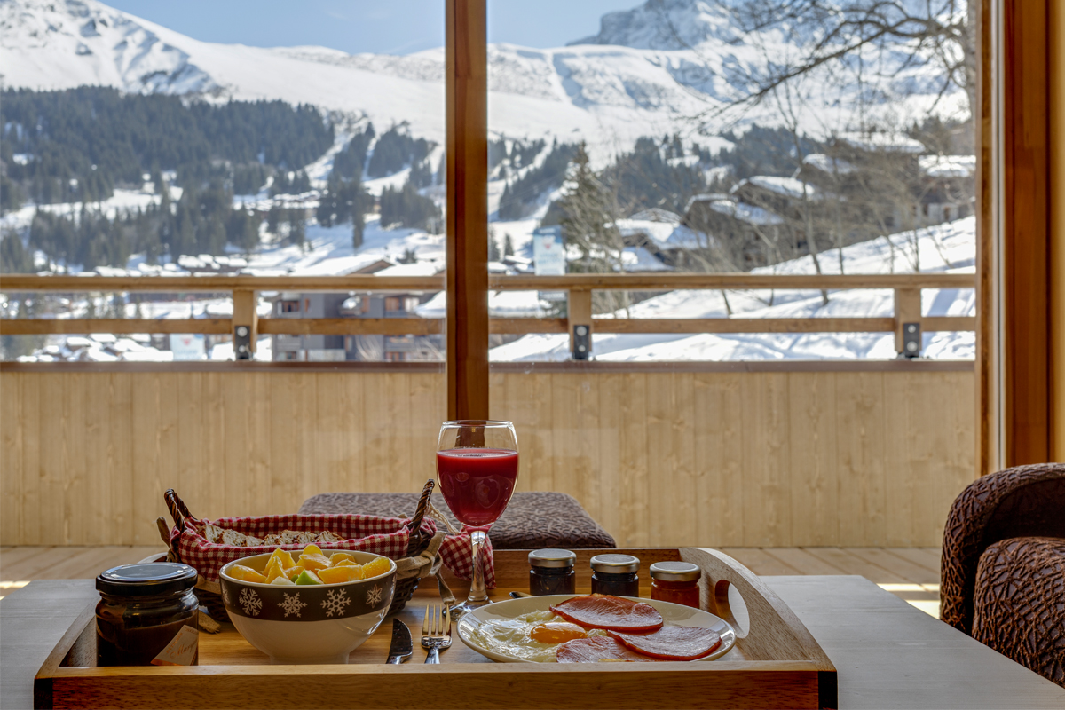 Romantic Gestures in the Mountains: Breakfast