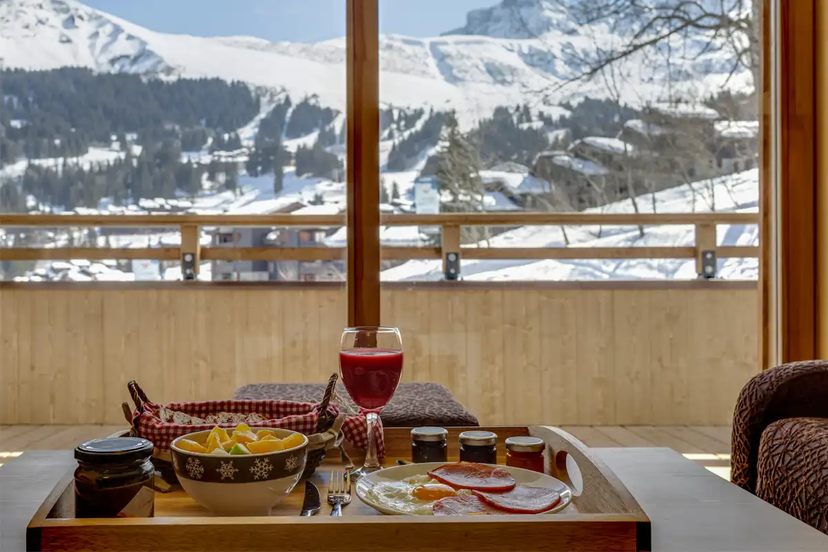 Romantic Gestures in the Mountains: Breakfast