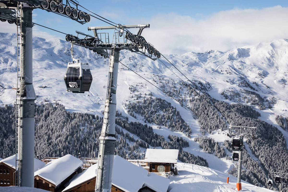 Romantic Gestures in the Mountains: Hot beverage in a lift