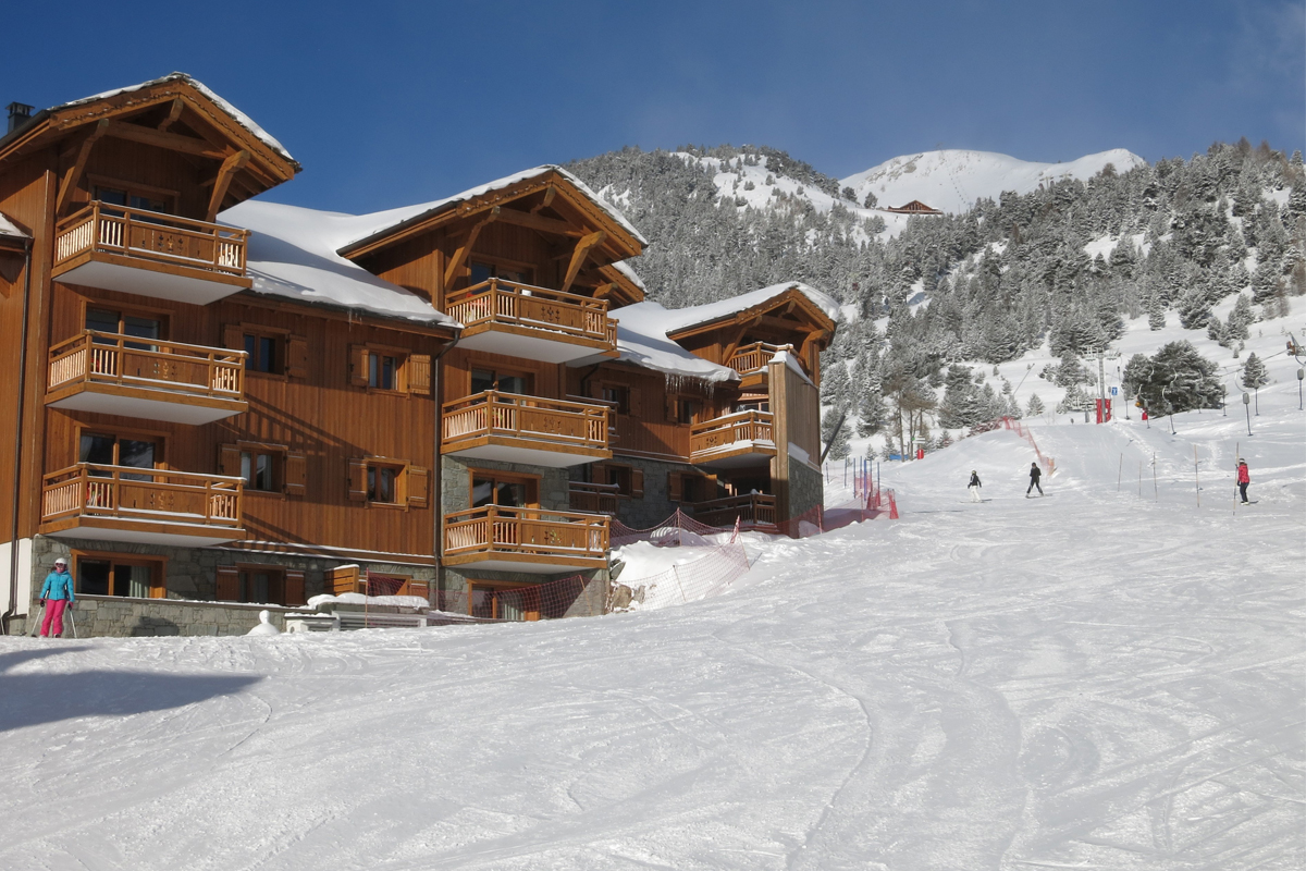It's so easy to ski-in ski-out at Chalet des Dolines