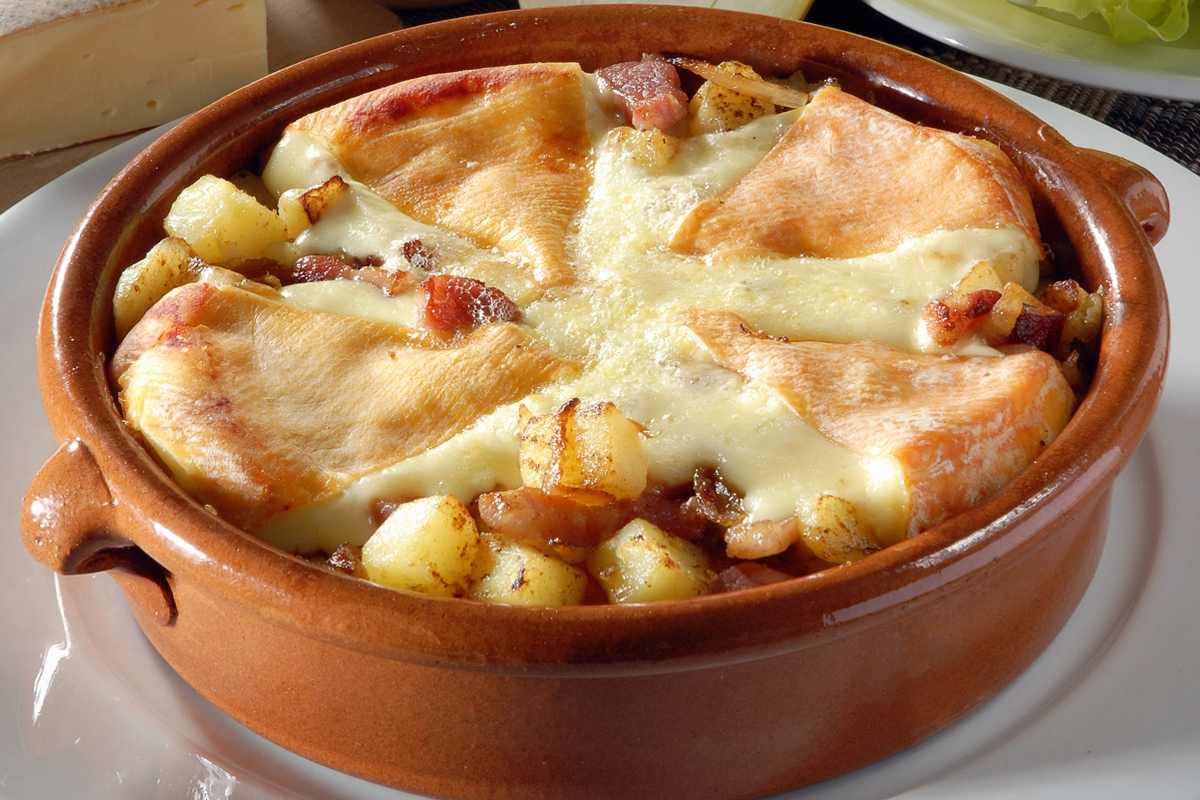 Top food to eat when skiing in the French Alps: Tartiflette