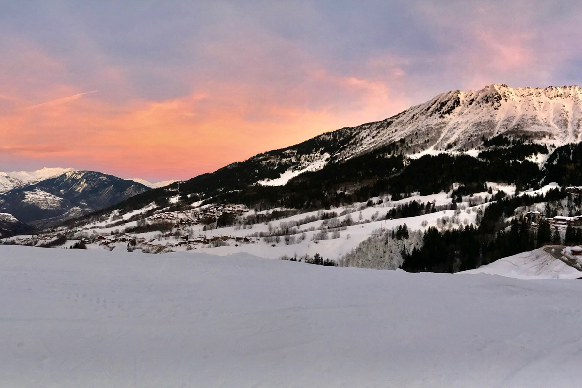 Family skiing in Valmorel: The sunsetting behind the mountain