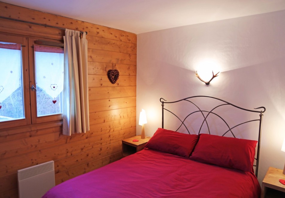Le Refuge de l'Alpage C6, Morillon 1100 (self catered apartment) - Double bedroom