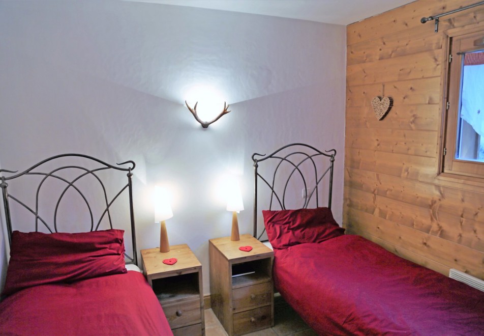 Le Refuge de l'Alpage C6, Morillon 1100 (self catered apartment) - Twin bedroom
