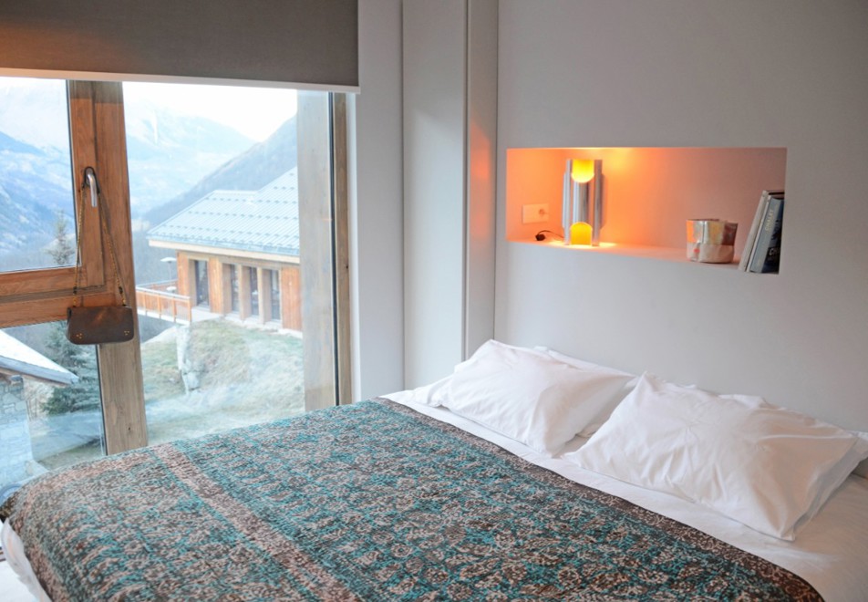 Home (Apartment 5), St Martin de Belleville (self catered apartment) - Double bedroom