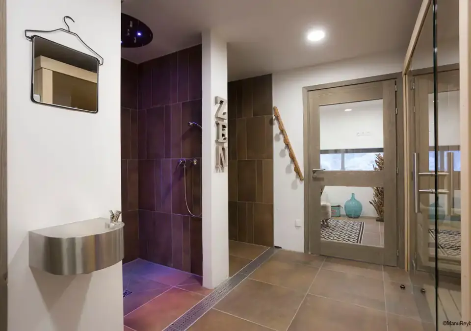 Hameau de Barthelemy, La Rosiere (self catered apartments) OPT Spa (1)