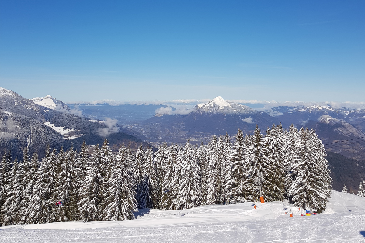 View of the Grand Massif from the top of the main gondola in Les Carroz