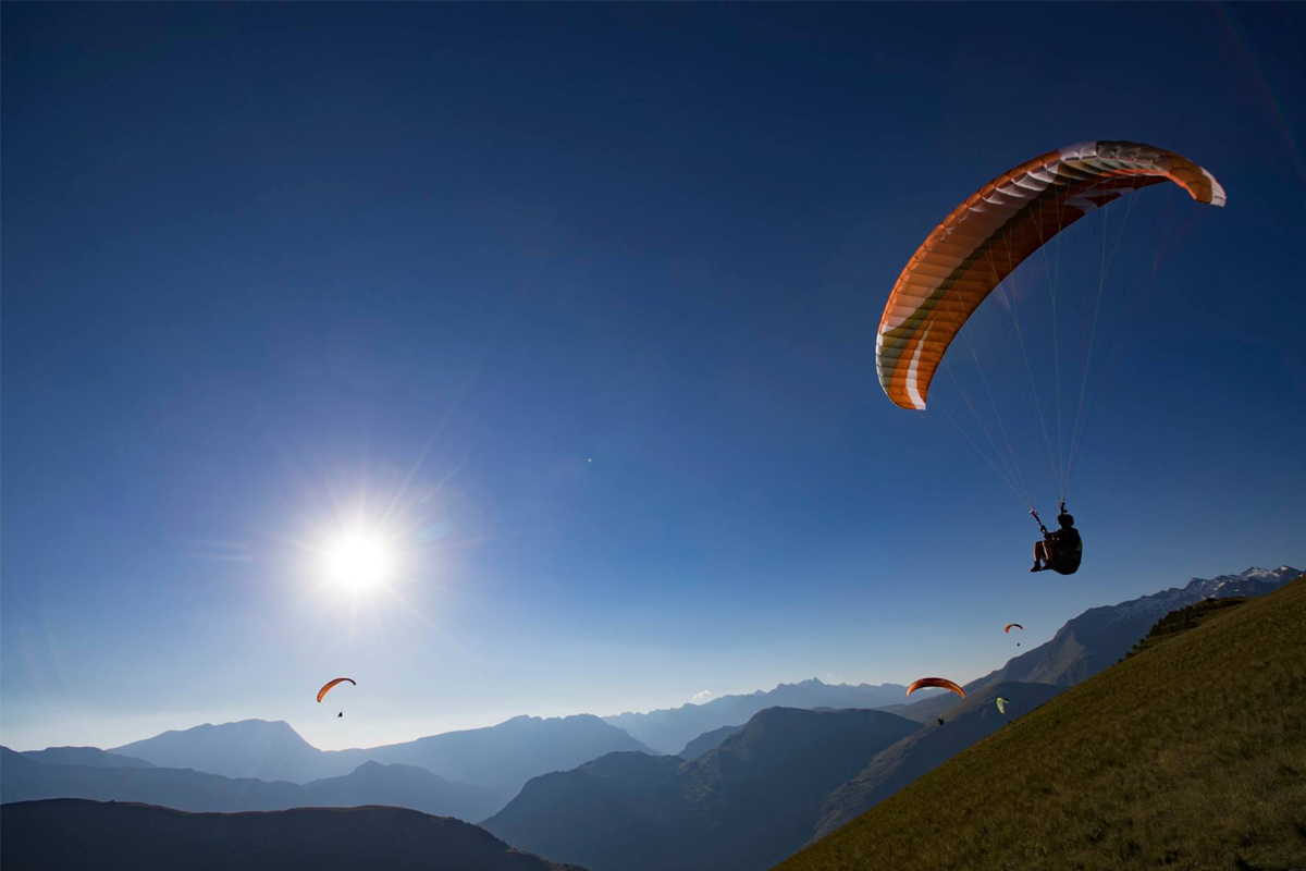 Les Deux Alpes: Paragliding in the Alps