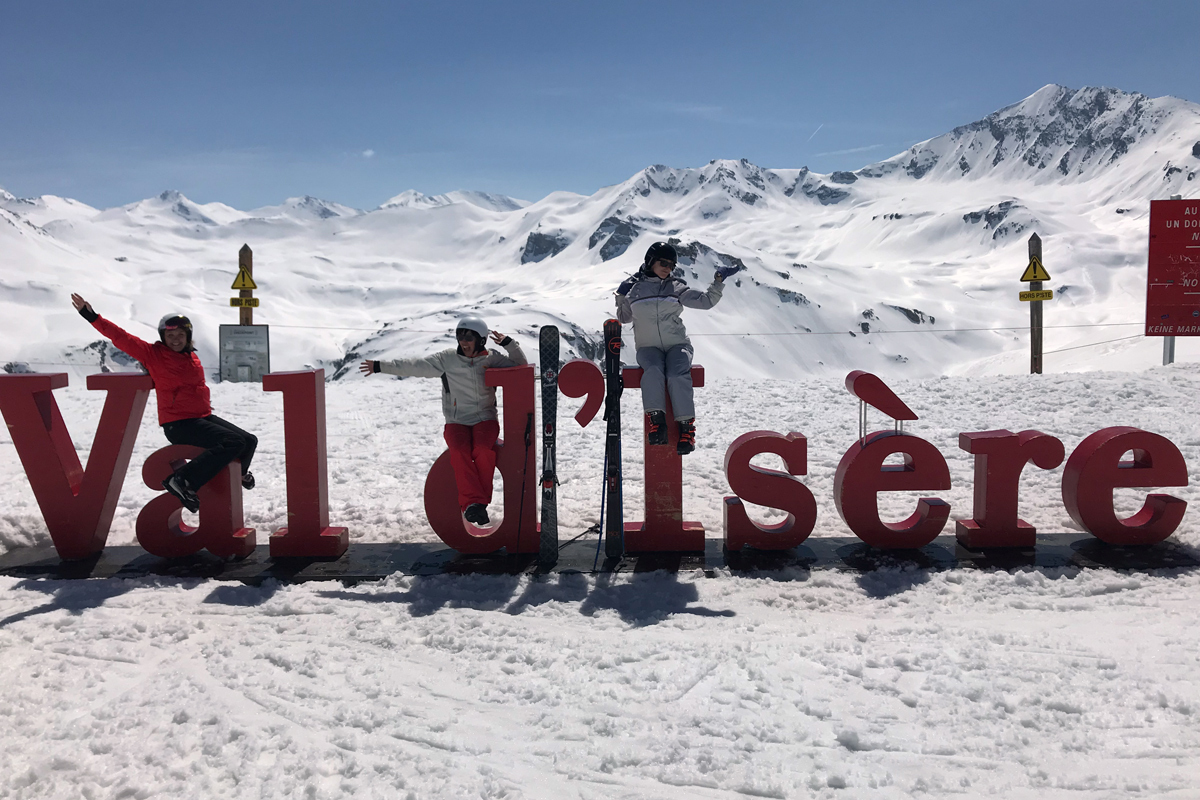 We skied from Tignes les Brevieres to Val d'Isere in beautiful sunshine and with quiet slopes.