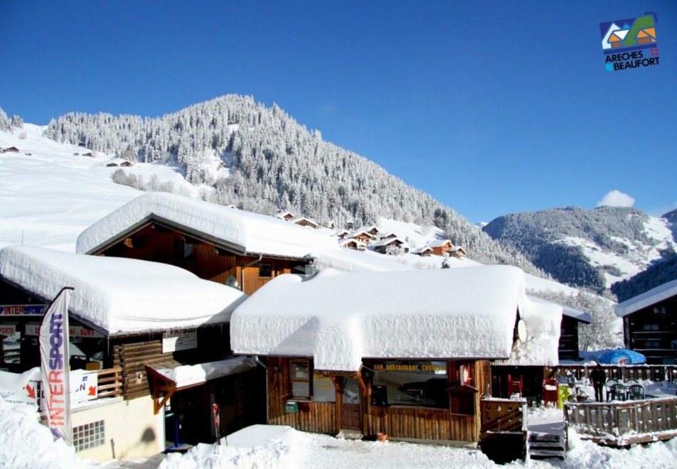 Areches-Beaufort ski village