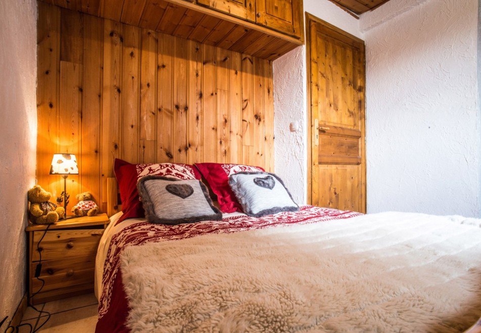 Chalet Lou, St Martin de Belleville-St Marcel (self catered chalet) - Double bedroom (ground floor)