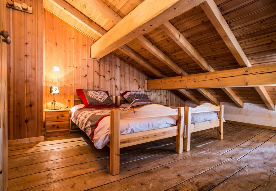Chalet Lou, St Martin de Belleville-St Marcel (self catered chalet) - Mezzanine bedroom (third floor)