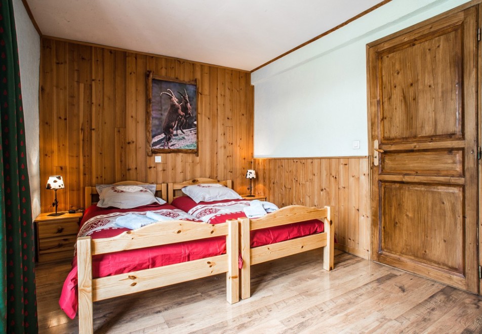 Chalet Lou, St Martin de Belleville-St Marcel (self catered chalet) - Twin bedroom (first floor)