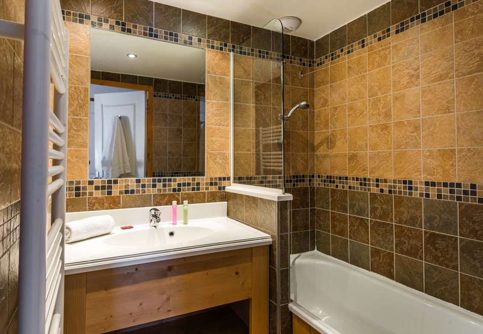 Les Balcons des Aiguilles, La Toussuire (self catered apartments) - Bathroom