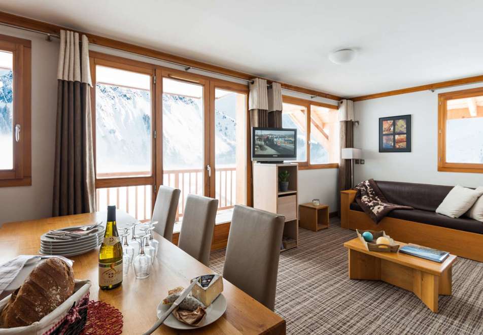 Les Balcons des Aiguilles, La Toussuire (self catered apartments) - Apartment with balcony