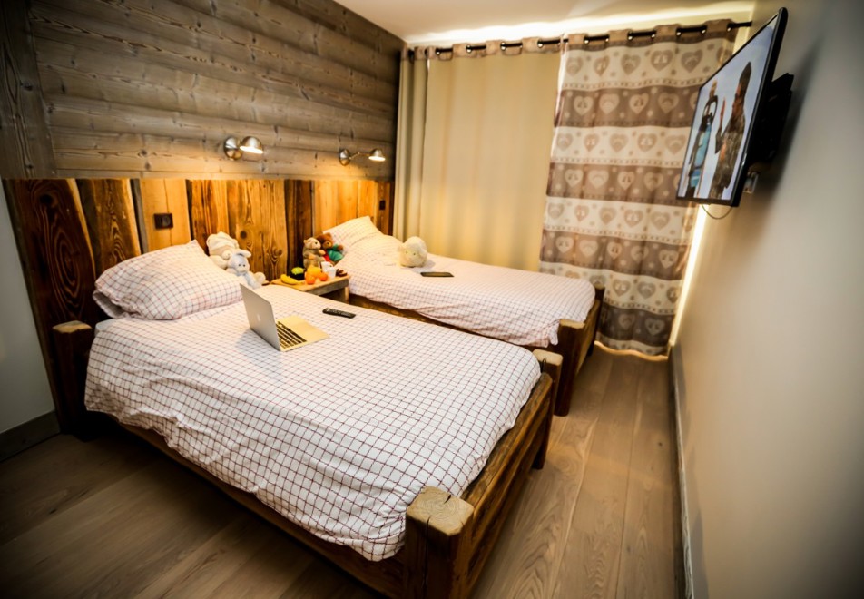 Chalet Le Mas, Valloire (self catered chalet) - Twin bedroom
