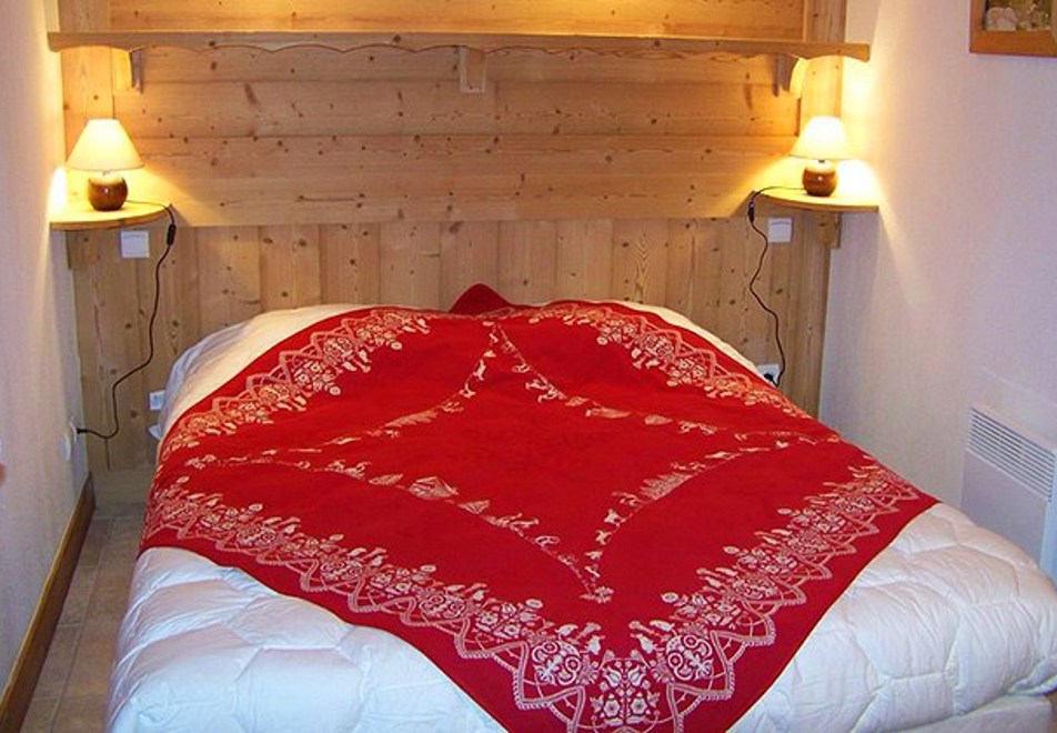 Chalet Alroc, Valloire (self catered chalet) - Double bedroom