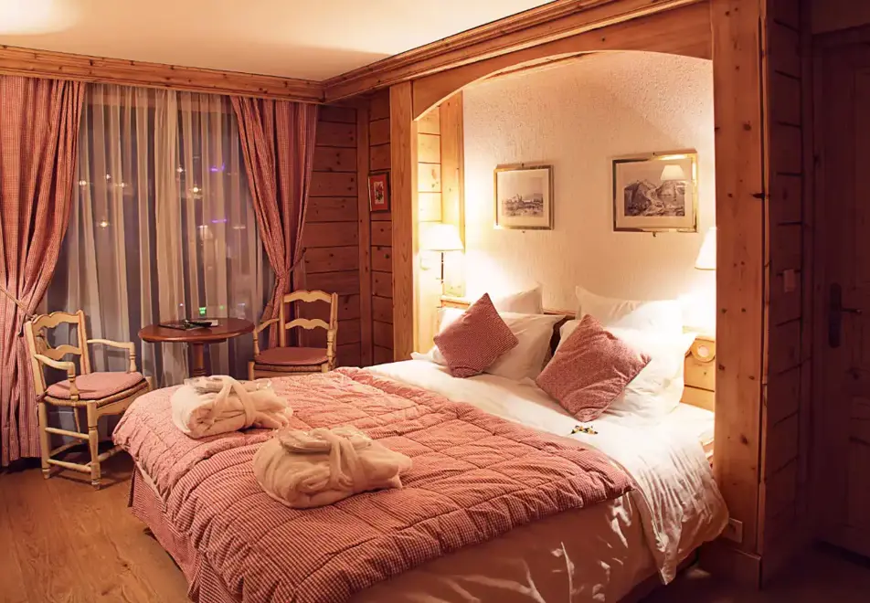 Hotel La Marmotte, Les Gets (hotel) - Traditional room up to 3 persons