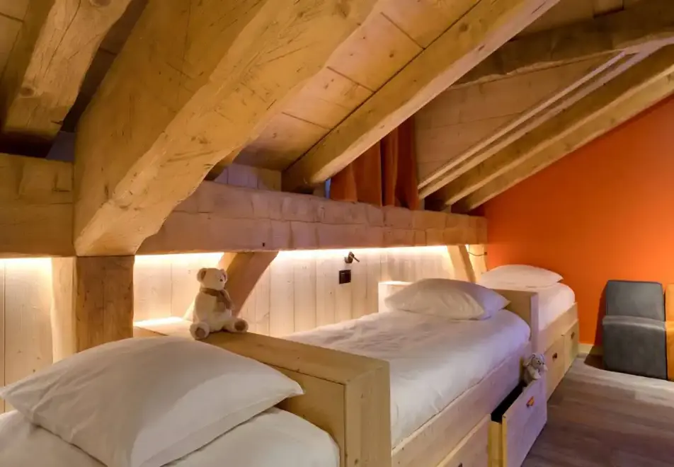 Hotel La Marmotte, Les Gets (hotel) - La Marmotte suite up to 7 persons