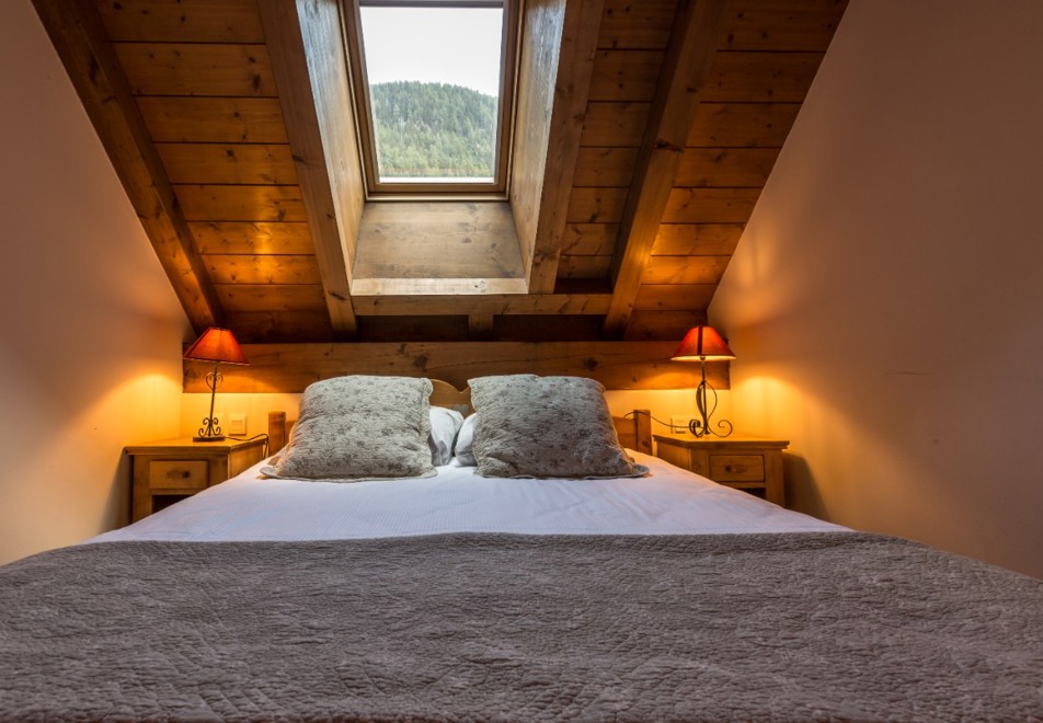 Residence & Spa Mont Blanc, Vallorcine (self catered apartments) - Double bedroom