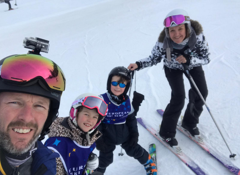 Family skiing in Les 2 Alpes