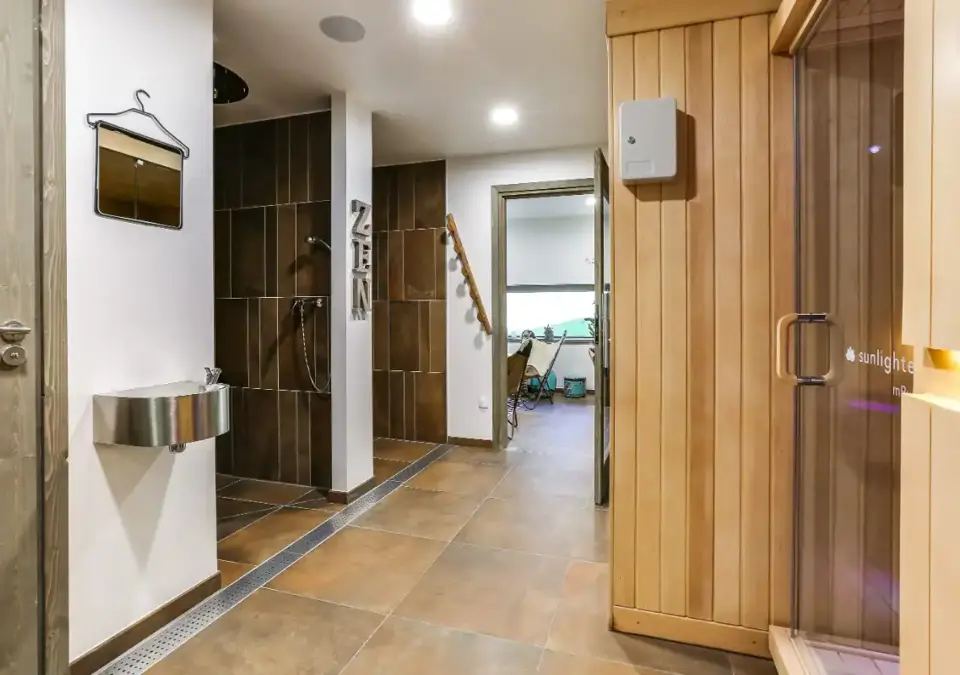 Hameau de Barthelemy, La Rosiere (self catered apartments) OPT Spa (3).jpg