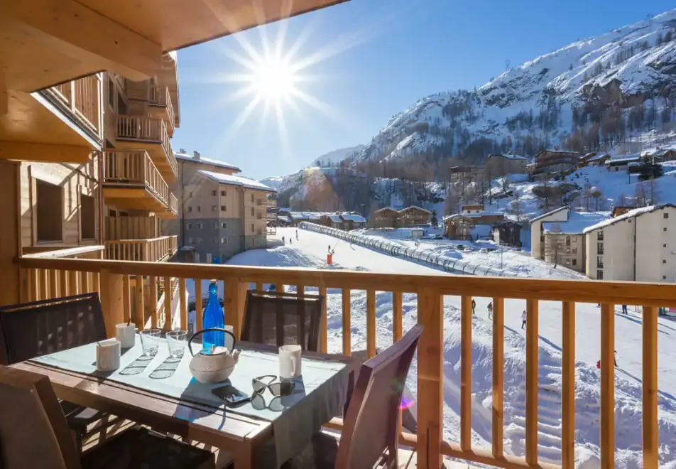 Altaviva, Tignes 1800 (self catered apartments) (©MReyboz) - View from some balconies
