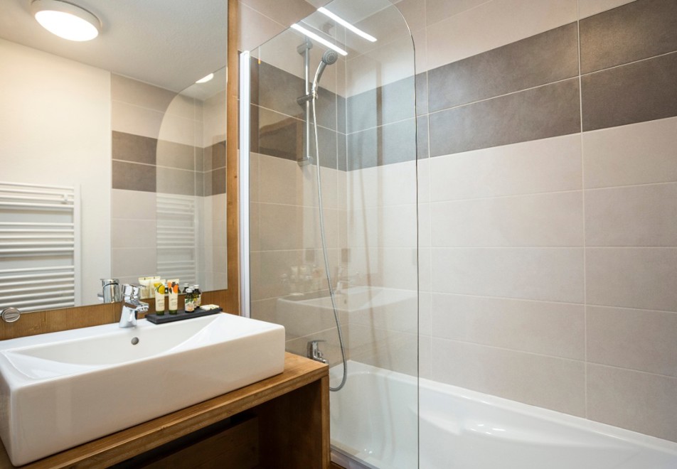 Le Cle des Cimes, Areches Beaufort (self catered apartments) (©MReyboz) - Bathroom