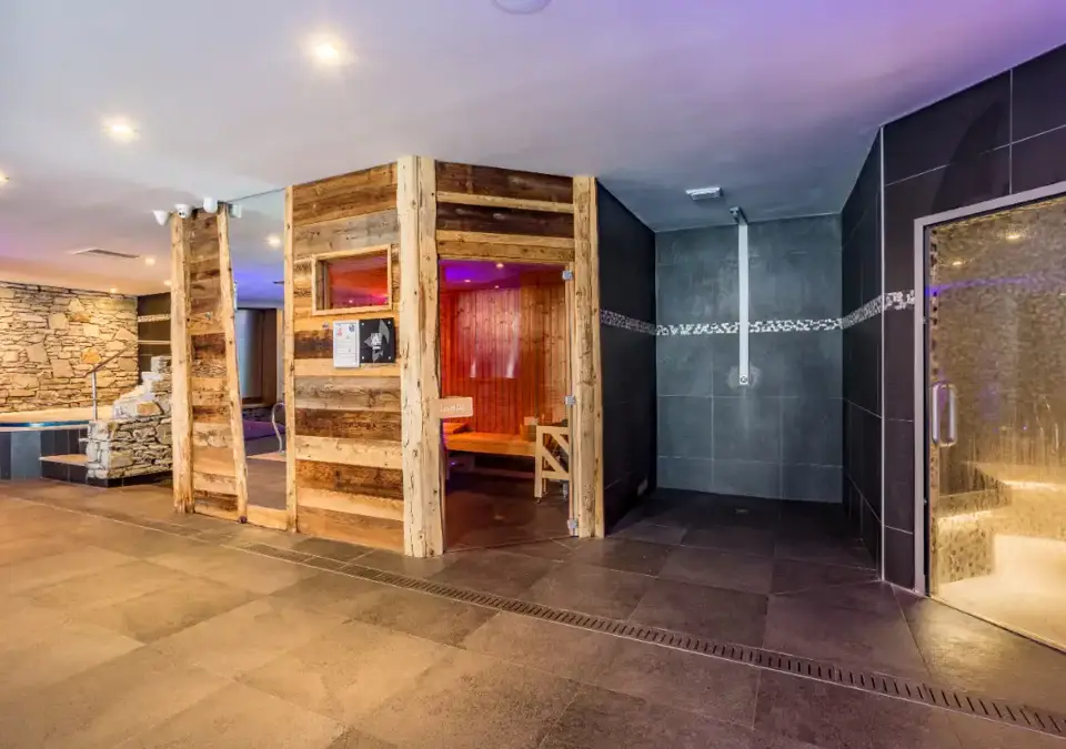 Santa Terra, Tignes les Brevieres (self catered apartments) - OPT (12).jpg