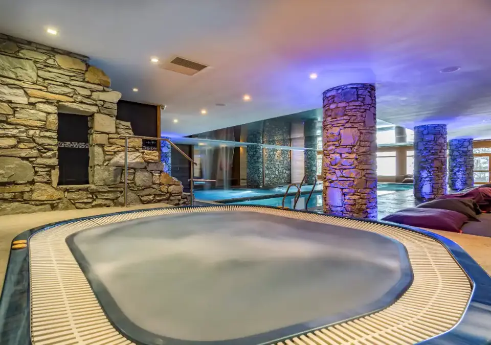 Santa Terra, Tignes les Brevieres (self catered apartments) - OPT (10).jpg