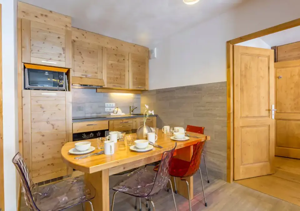 Santa Terra, Tignes les Brevieres (self catered apartments) - 2 bed 6 OPT (4).jpg