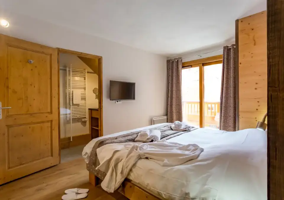 Santa Terra, Tignes les Brevieres (self catered apartments) - 2 bed alcove 7 OPT (4).jpg