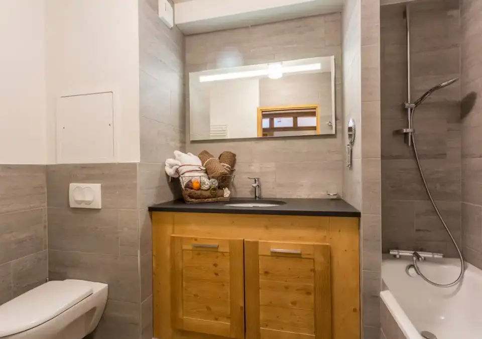 Santa Terra, Tignes les Brevieres (self catered apartments) - 3 bed duplex 8 OPT (5).jpg