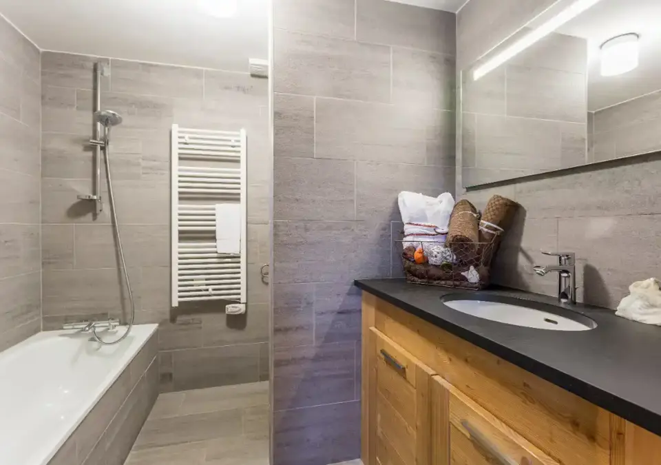 Santa Terra, Tignes les Brevieres (self catered apartments) - 4 bed duplex 10 OPT (1).jpg