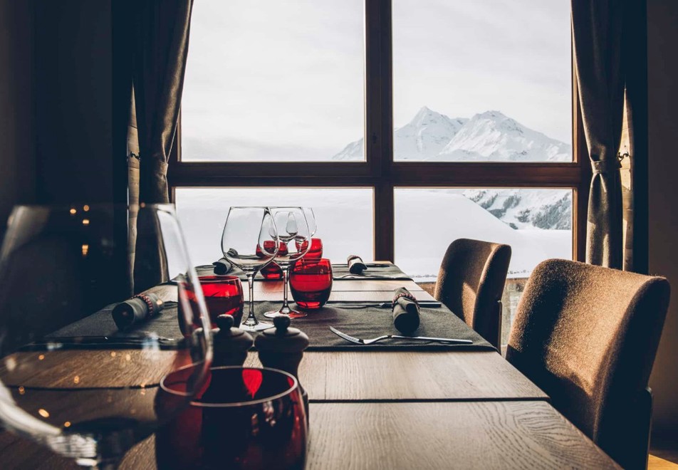 Alparena, La Rosiere (Apartments & Hotel) - Alpagio bar & restaurant