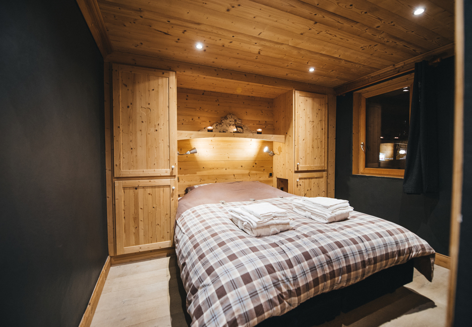 Chalet Violet, St Martin de Belleville (self catered chalet) - Double bedroom