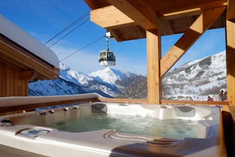 Caseblanche Chalets, St Martin de Belleville (self catered apartments-chalets) - Outdoor hot tub