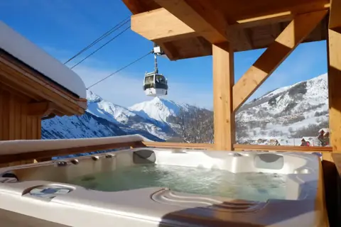 Caseblanche Chalets, St Martin de Belleville (self catered apartments-chalets) - Outdoor hot tub